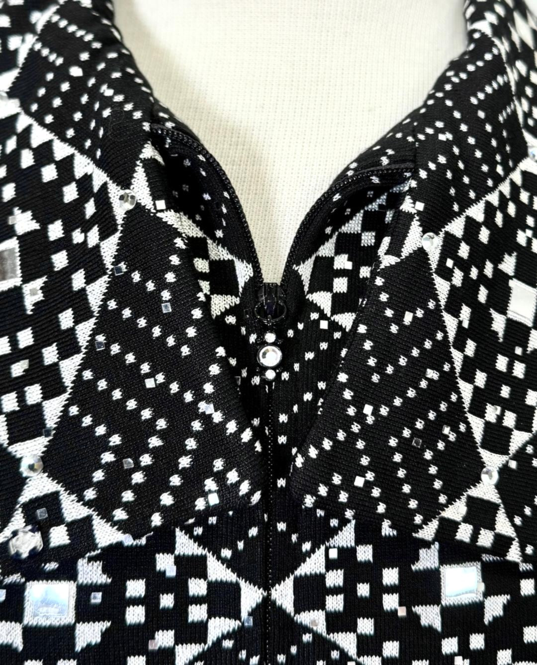 St. John Black & Silver Geometric Print Evening Jacket - Paillettes & Crystal Zipper Pull - Size 10