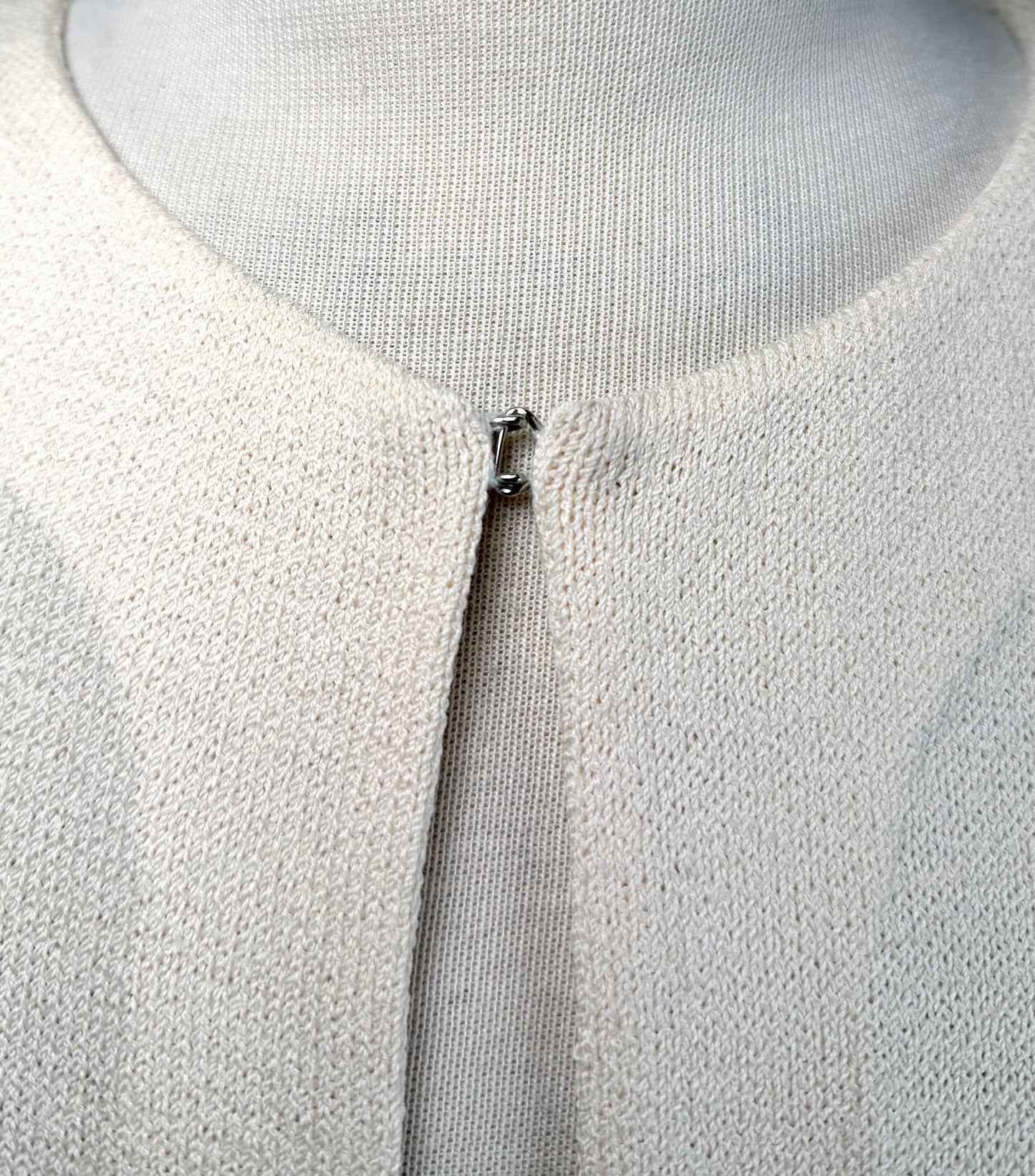 St. John Off-White Santana Knit Coat – Silver & Pearl Paillettes – Elegant Evening Glow – Size 6