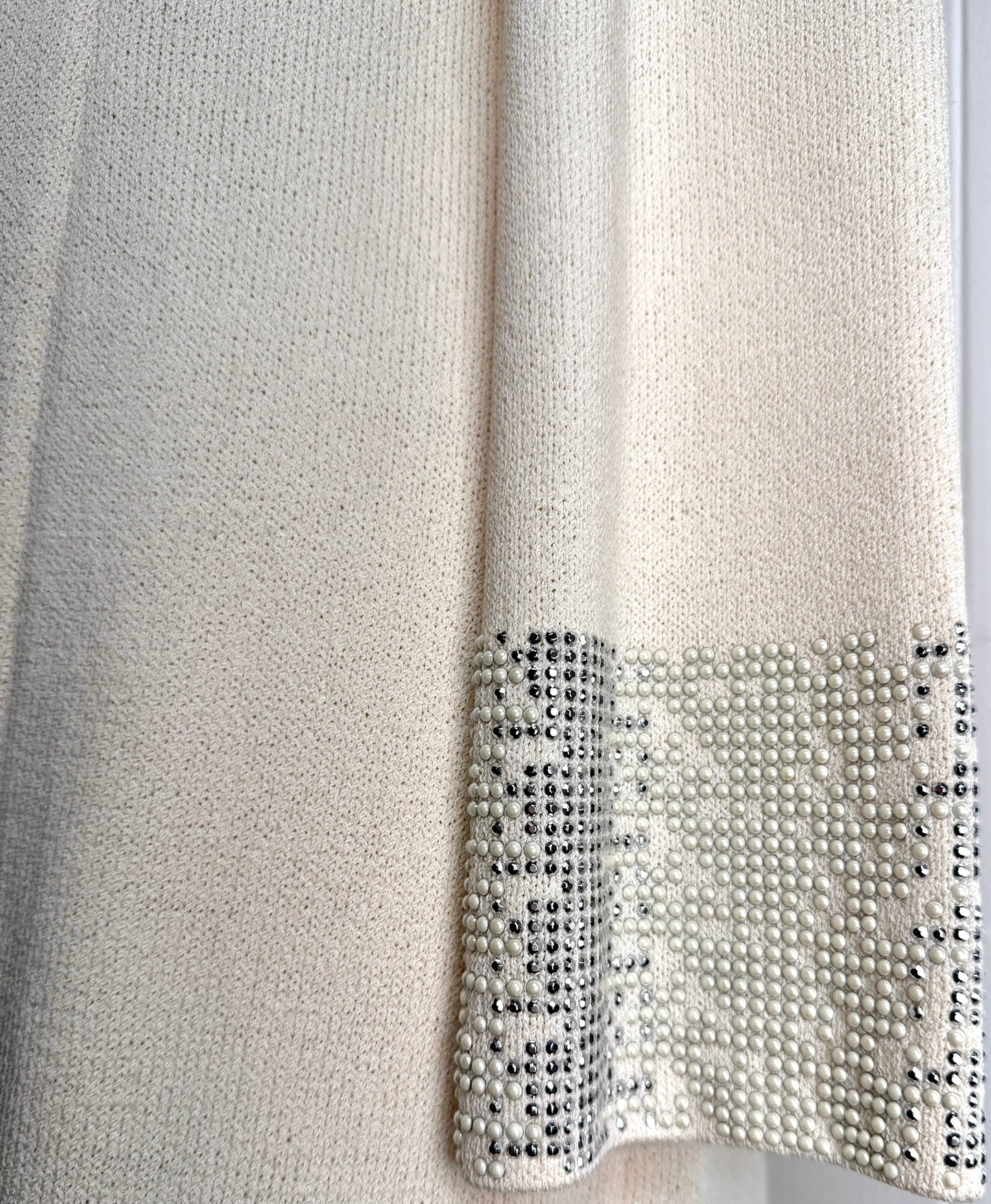 St. John Off-White Santana Knit Coat – Silver & Pearl Paillettes – Elegant Evening Glow – Size 6
