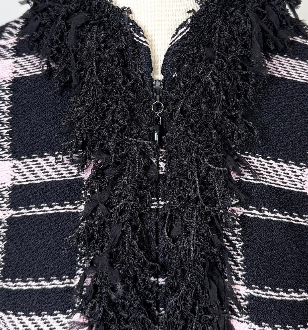 St. John Black & Pink Textured Plaid Knit Jacket – Fringe Trim & Front Zipper – Size 6