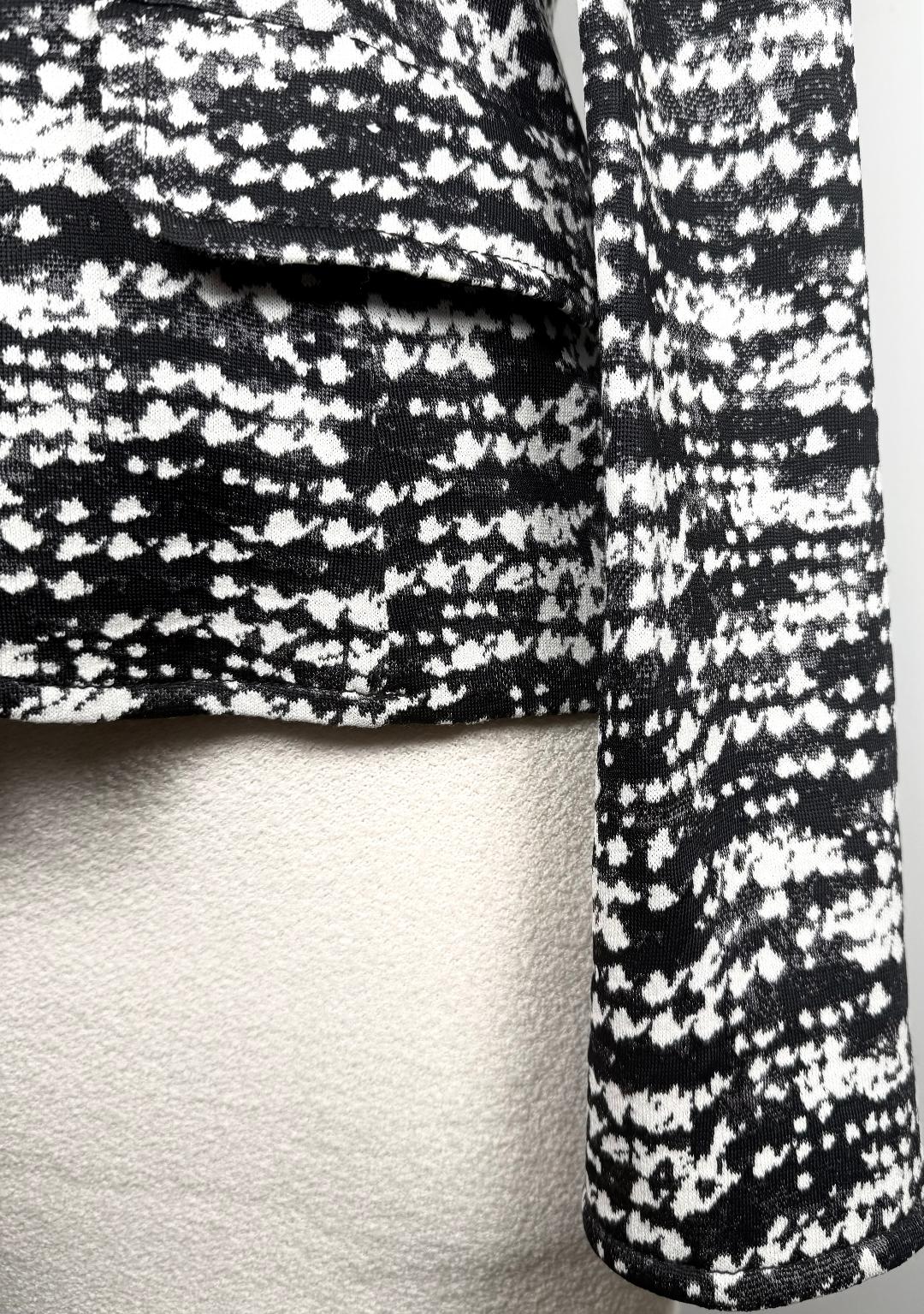 St. John Black & White Print Rayon Wool Knit Jacket – Foldable Cuffs & Logo Buttons – Size 10