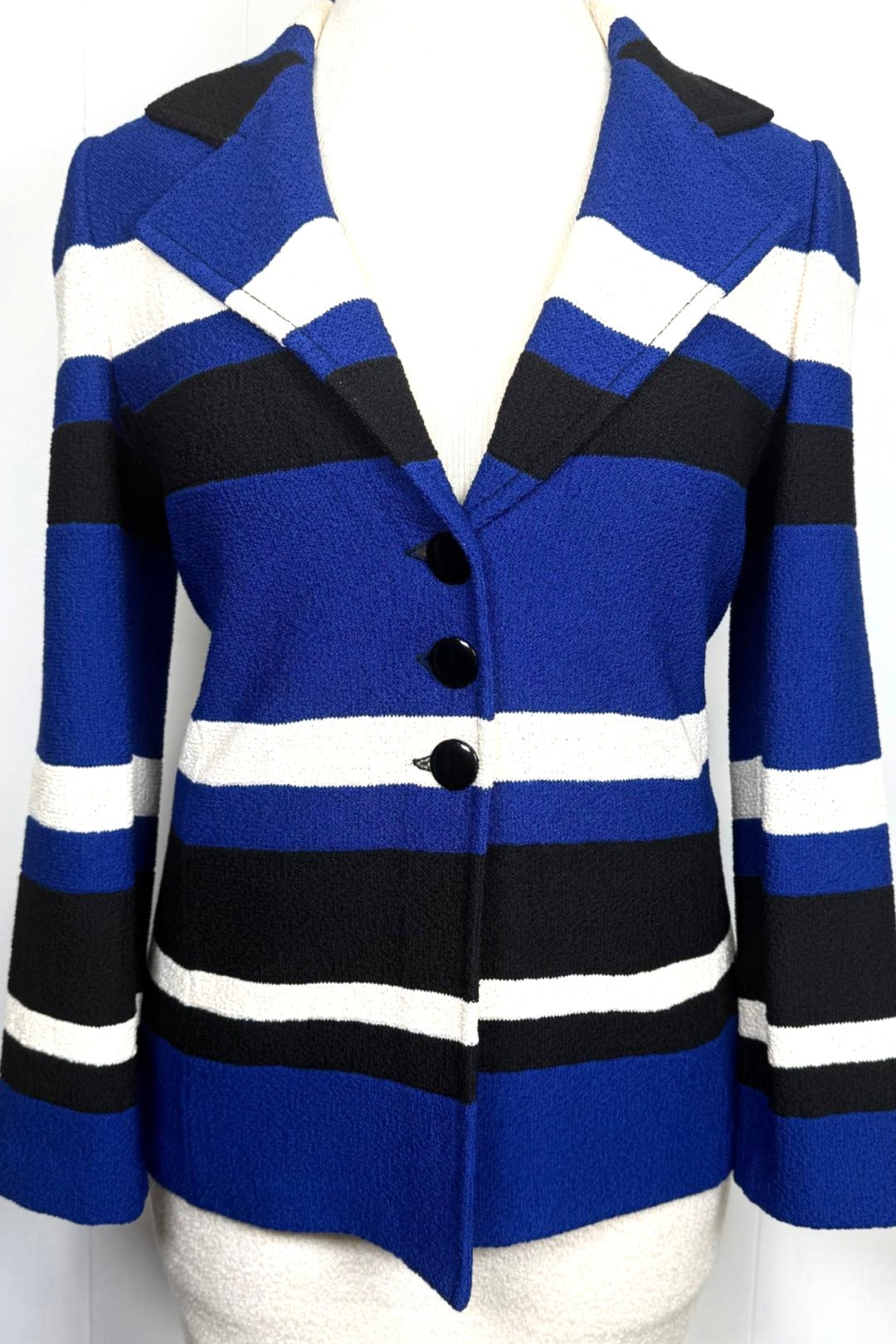 St. John Black, White & Royal Blue Textured Knit Jacket – Notched Lapel & Logo Buttons – Size 10