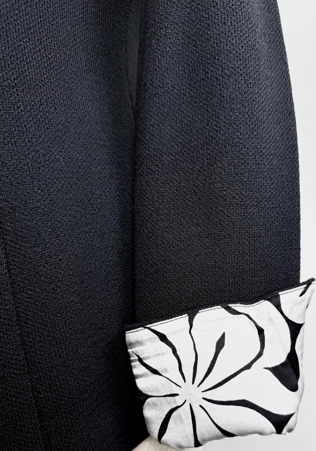 St. John Black Textured Knit Jacket – Contrast Buttons & Floral Cuff Detail – Size 6 - NWT $1,250