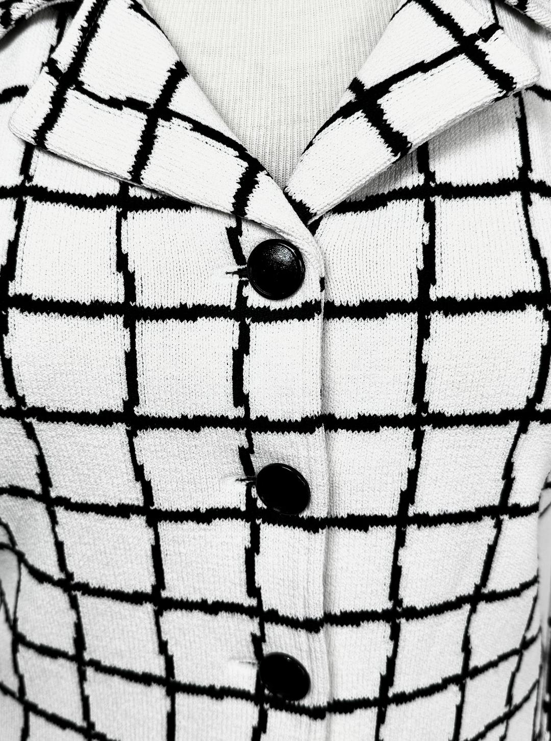 St. John White & Black Checkered Santana Knit Jacket – Notched Lapel & Button Front – Size 6