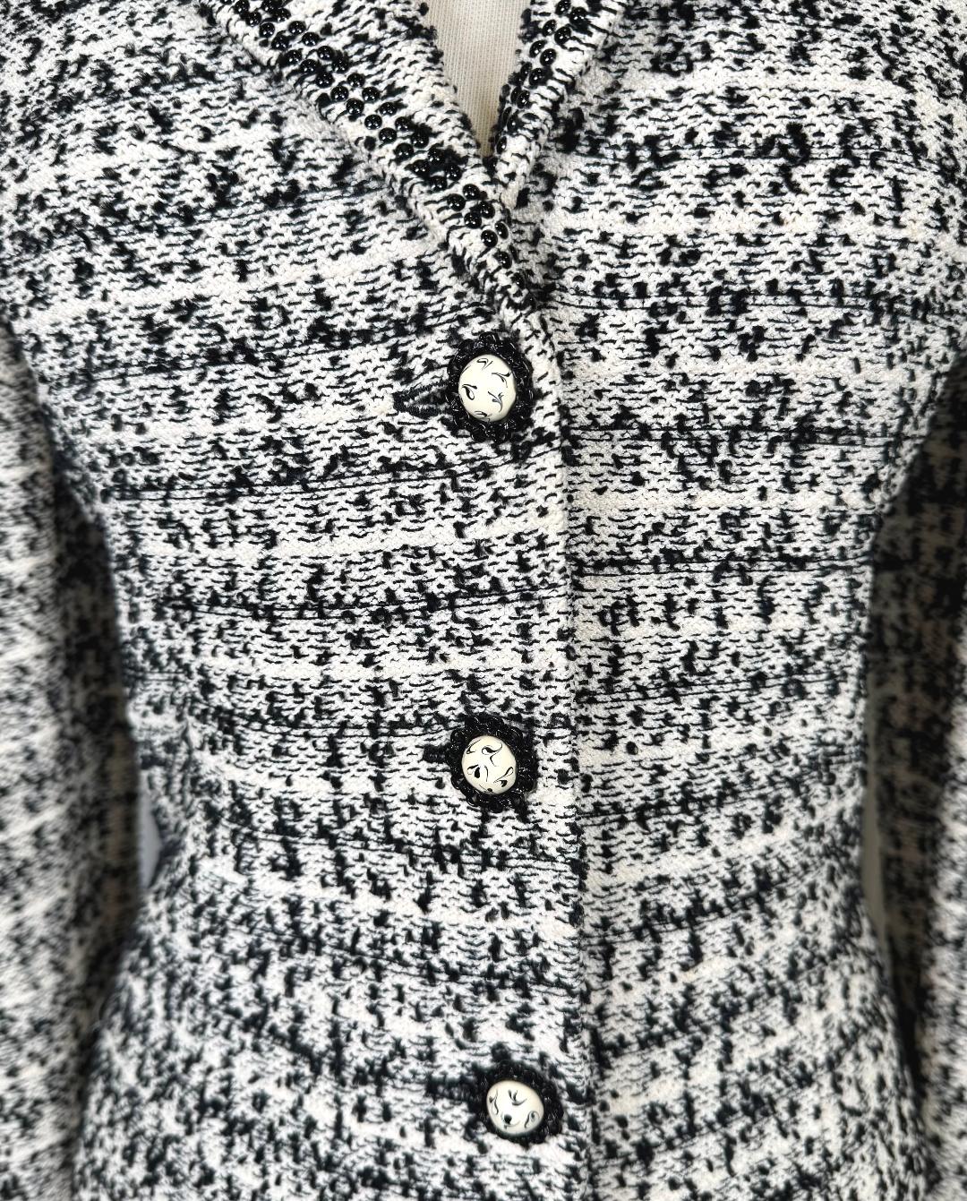 St. John Black & White Eyelash Yarn Couture Jacket – Paillette Trim & Logo Buttons – Size 6