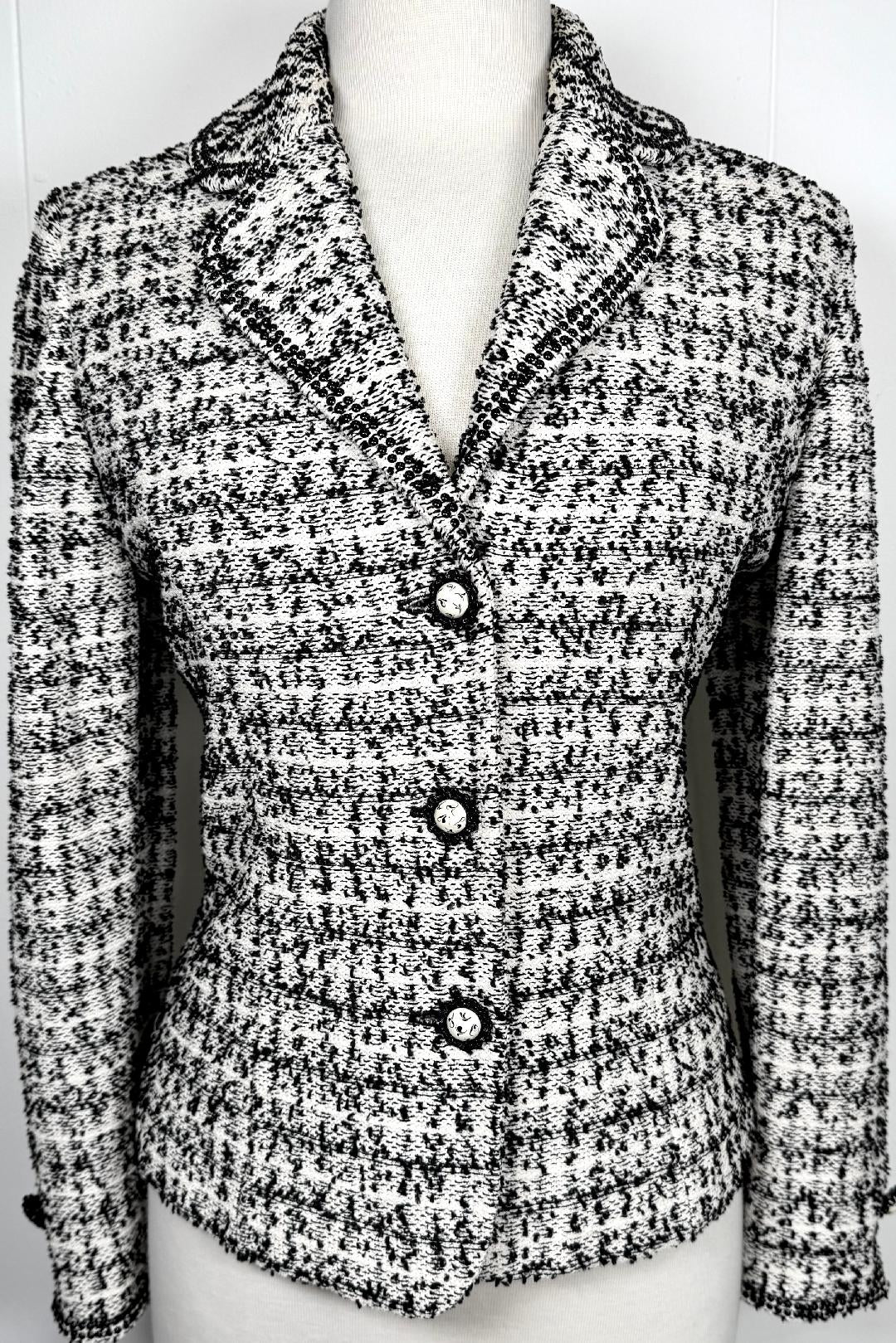 St. John Black & White Eyelash Yarn Couture Jacket – Paillette Trim & Logo Buttons – Size 6