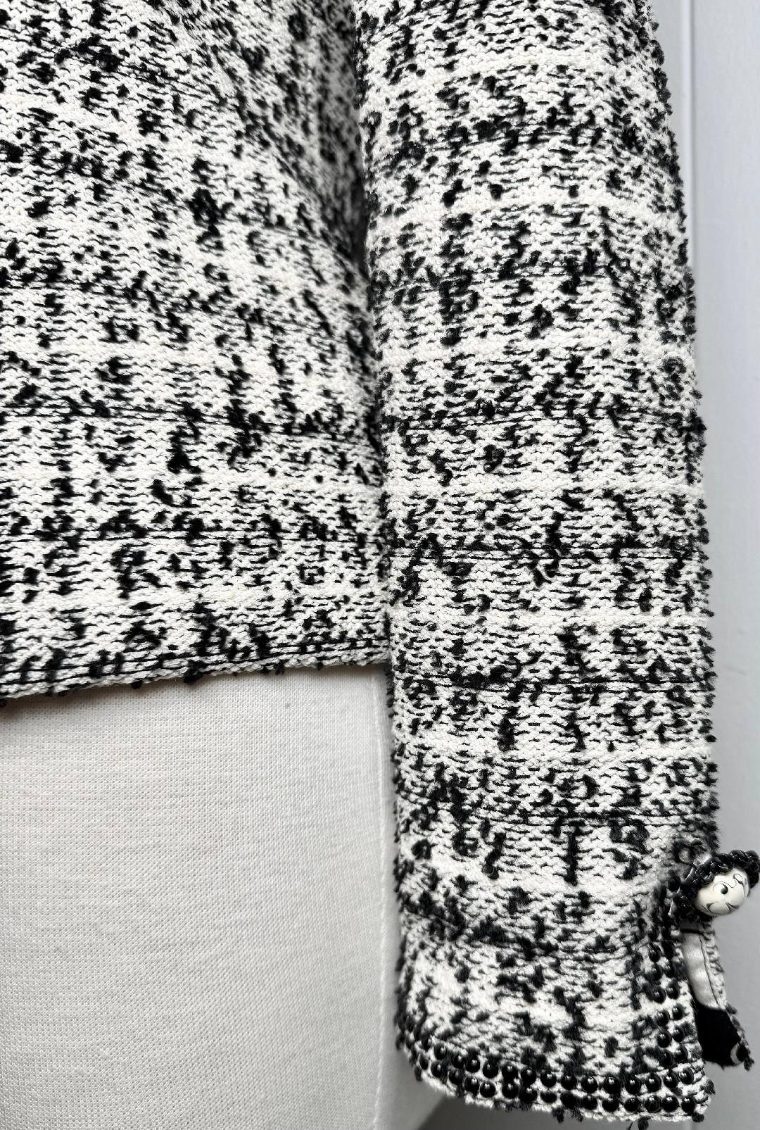 St. John Black & White Eyelash Yarn Couture Jacket – Paillette Trim & Logo Buttons – Size 6