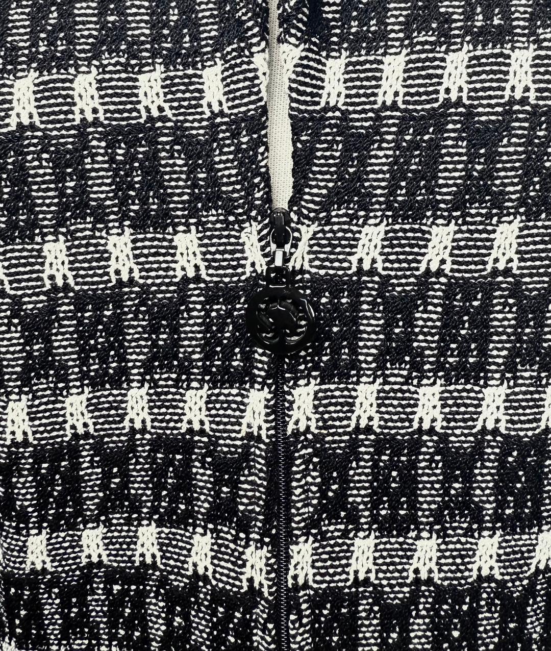 St. John Black & White Textured Santana Knit Long Jacket – Zip Front – Size 6
