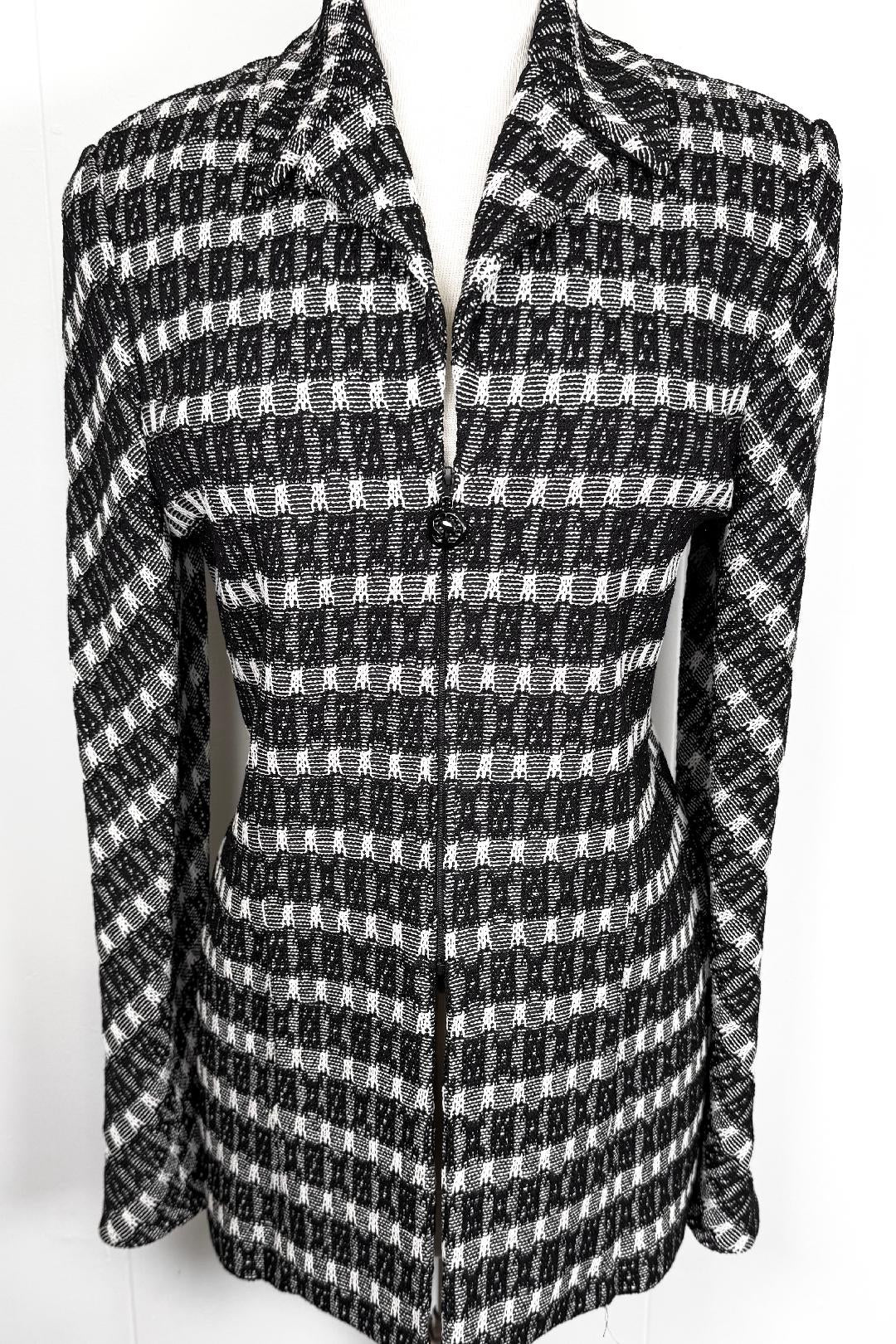 St. John Black & White Textured Santana Knit Long Jacket – Zip Front – Size 6