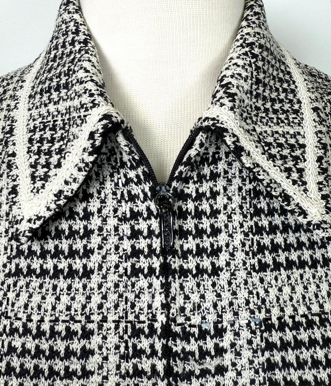 St. John Black & White Houndstooth Santana Knit Jacket – Zip Front & Contrast Trim – Size 6