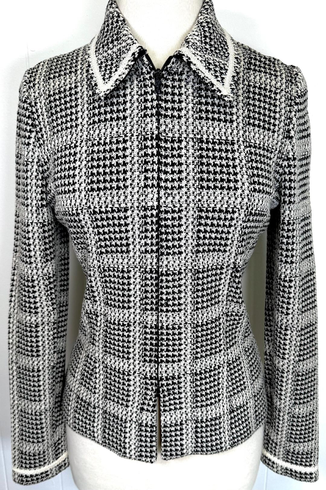 St. John Black & White Houndstooth Santana Knit Jacket – Zip Front & Contrast Trim – Size 6