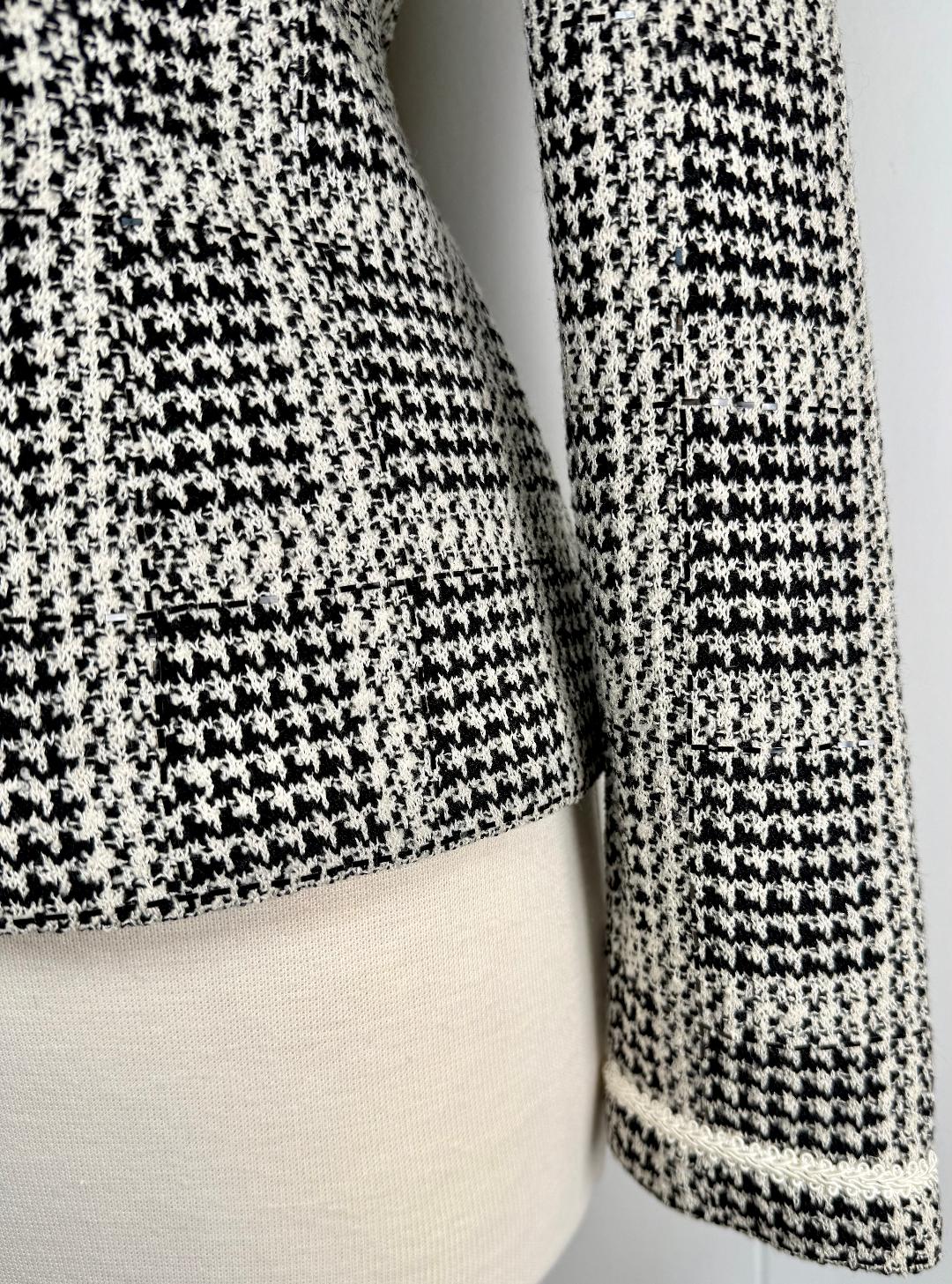 St. John Black & White Houndstooth Santana Knit Jacket – Zip Front & Contrast Trim – Size 6