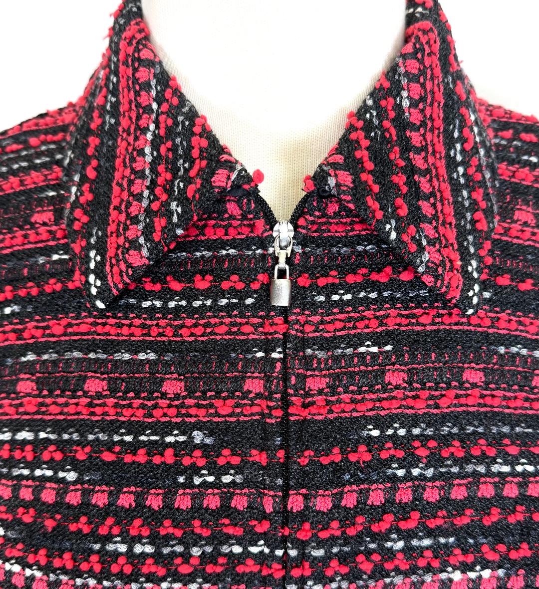 St. John Black, Red & White Textured Knit Jacket – Zip Front & Tailored Fit – Size 4