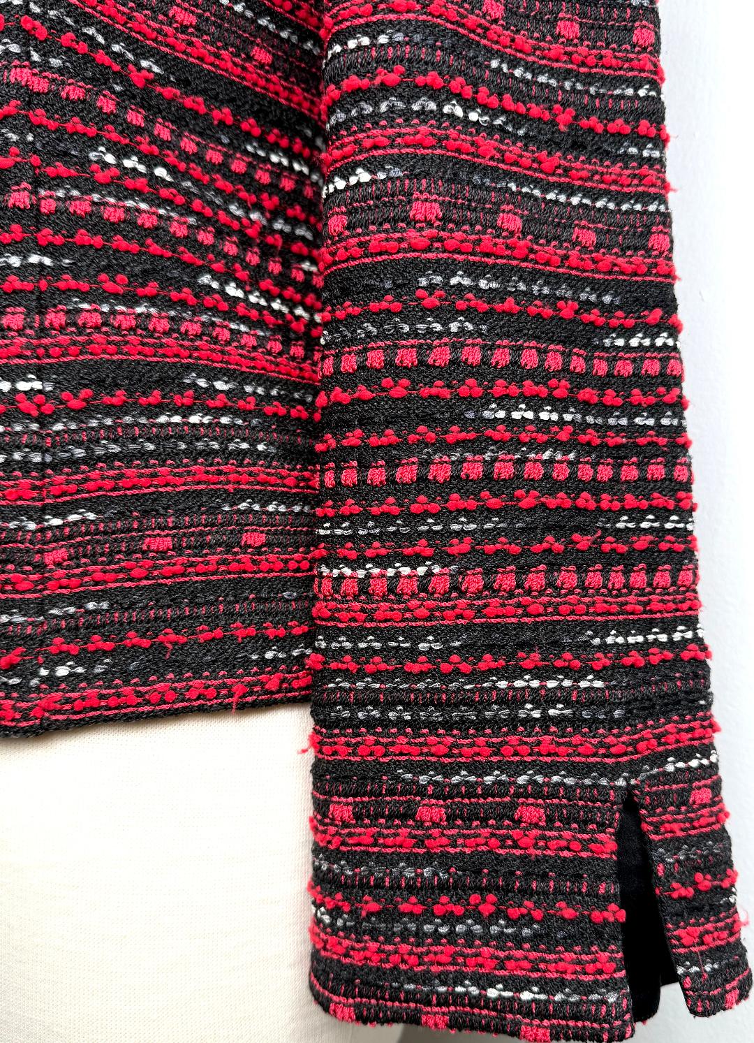 St. John Black, Red & White Textured Knit Jacket – Zip Front & Tailored Fit – Size 4