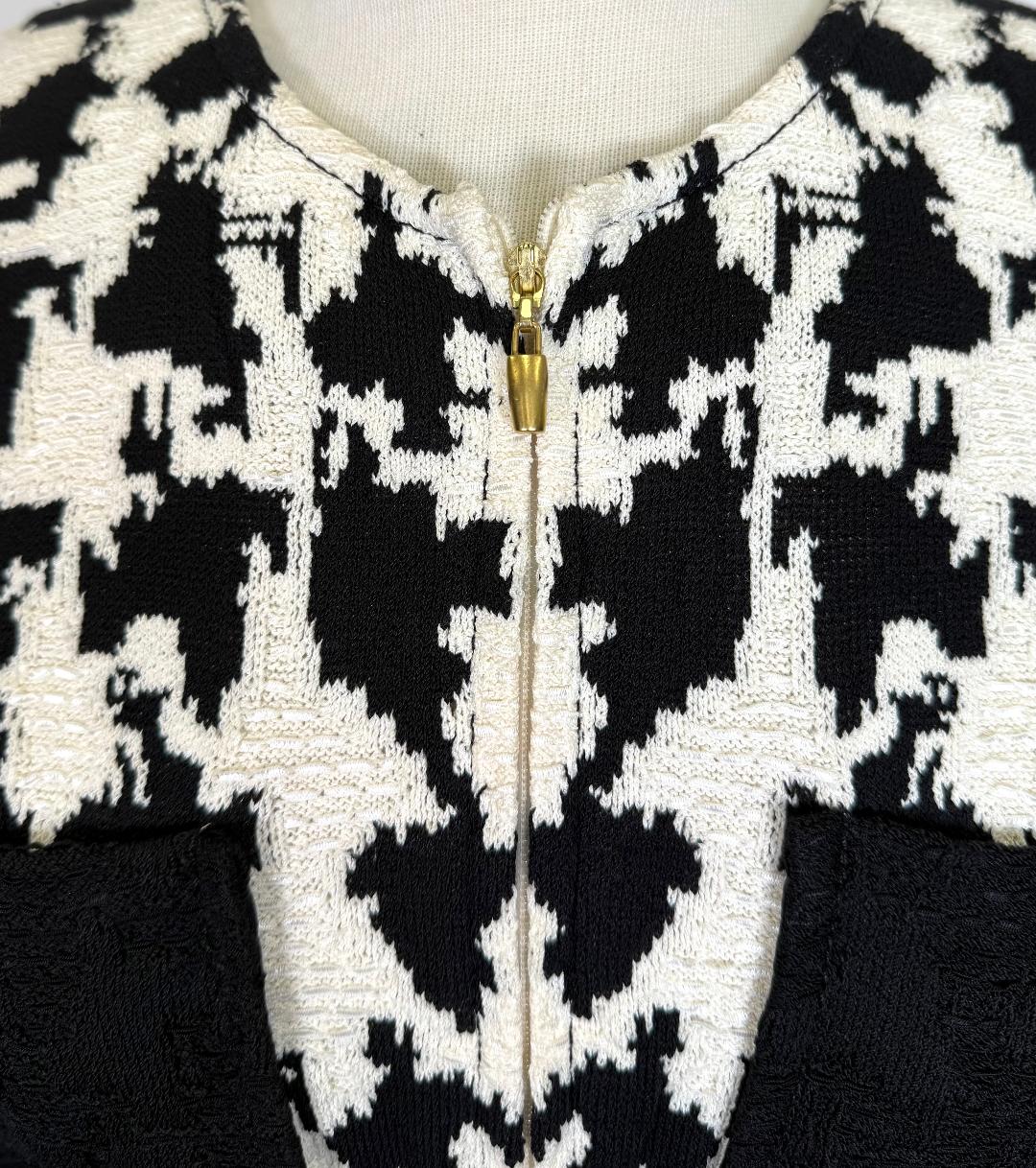 St. John Black & White Textured Santana Knit Jacket – Zip Front – Size 2