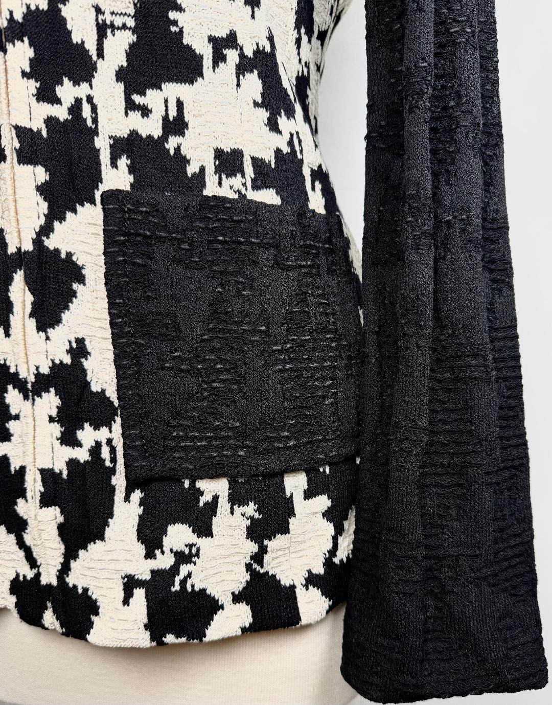 St. John Black & White Textured Santana Knit Jacket – Zip Front – Size 2