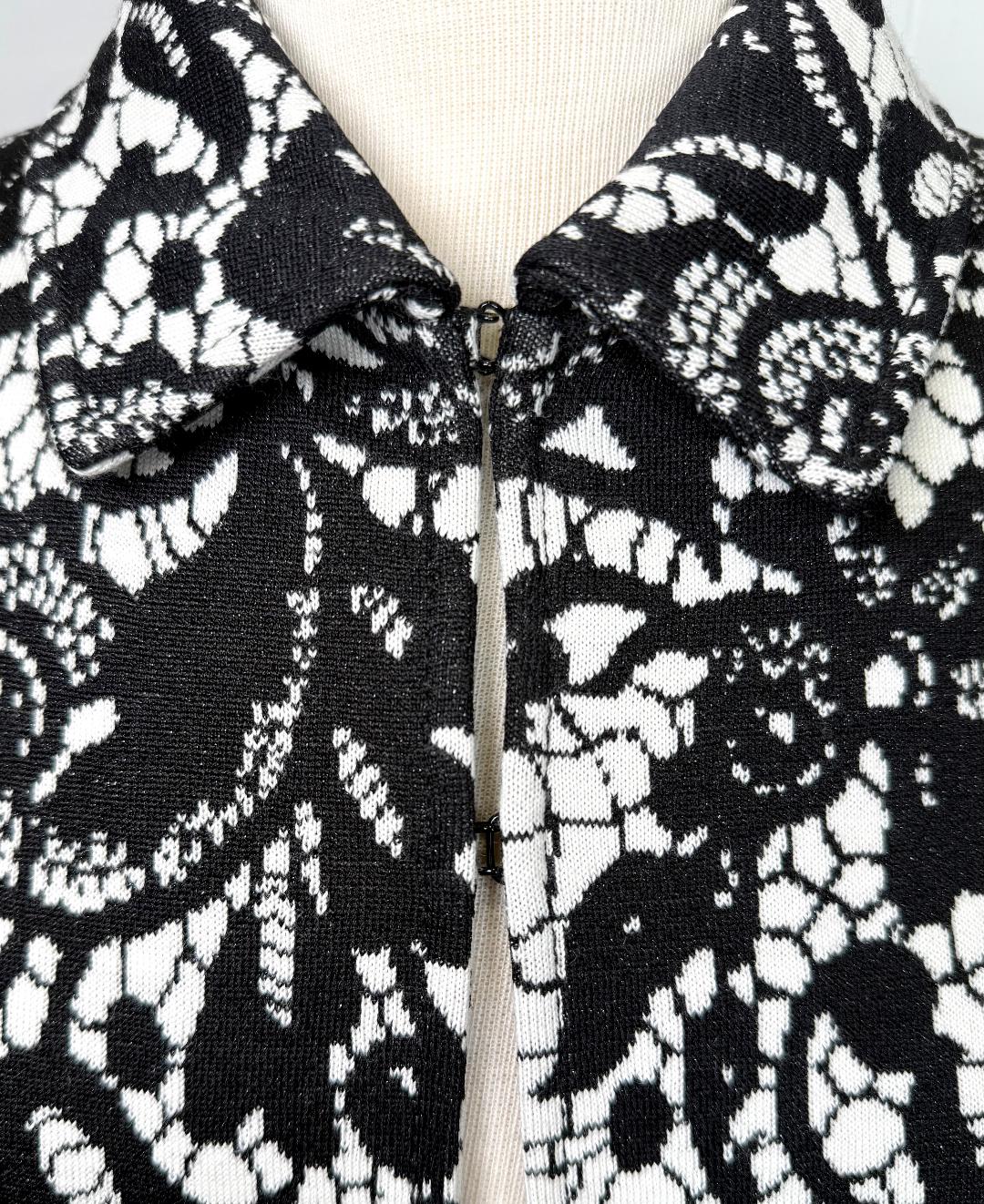 St. John Black & White Shiny Print Knit Jacket – Open Front – Size 2