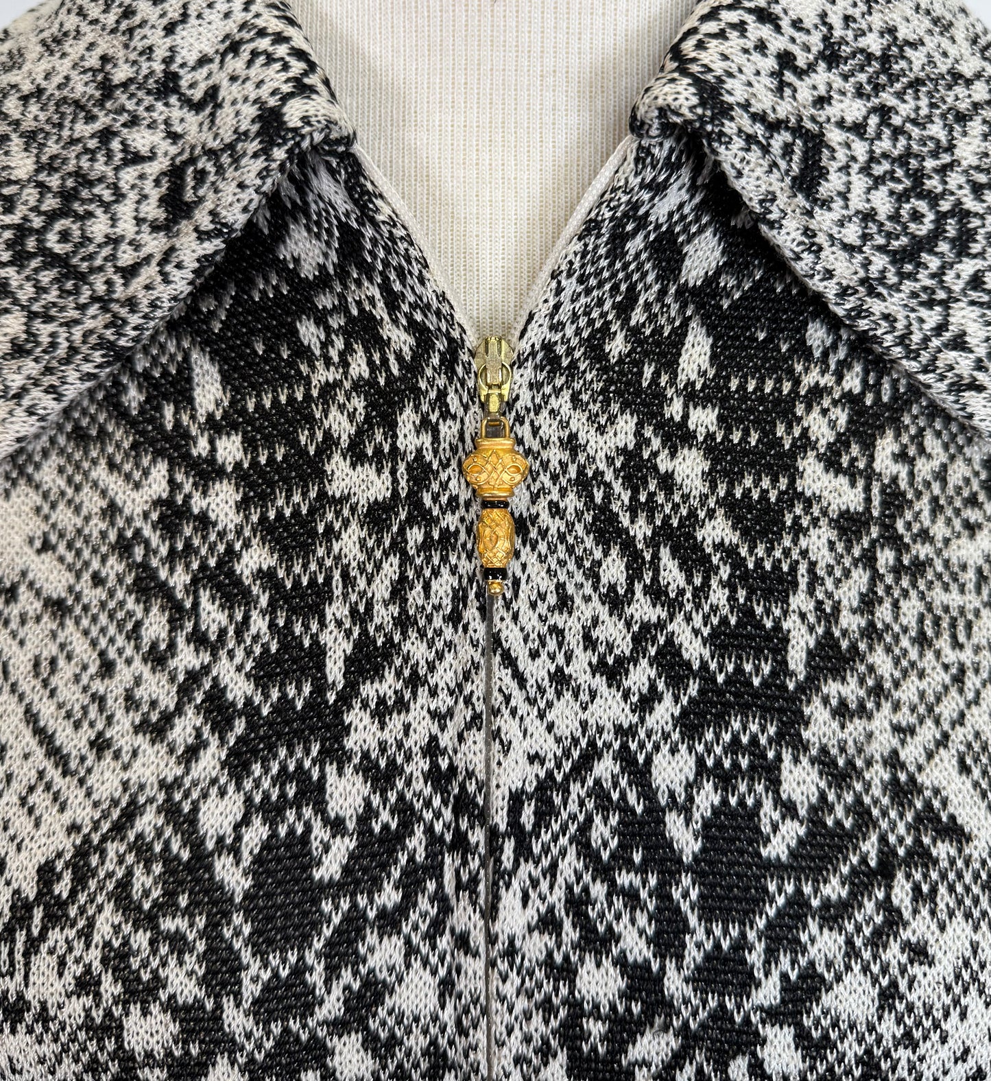 St. John White & Black Python Pattern Knit Jacket – Gold Zip Front – Size 2