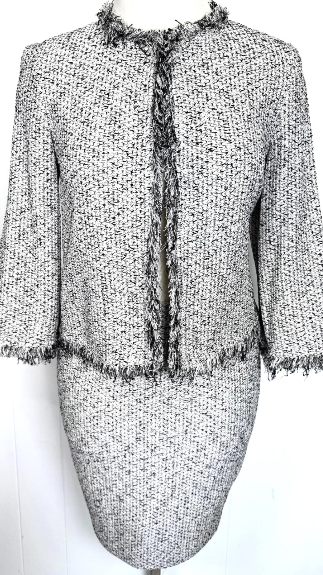 St. John Black & White Textured Wool Blend Knit 2-Piece Set – Fringe Jacket & Elastic Waist Skirt – Size 10 - NWT $2,000