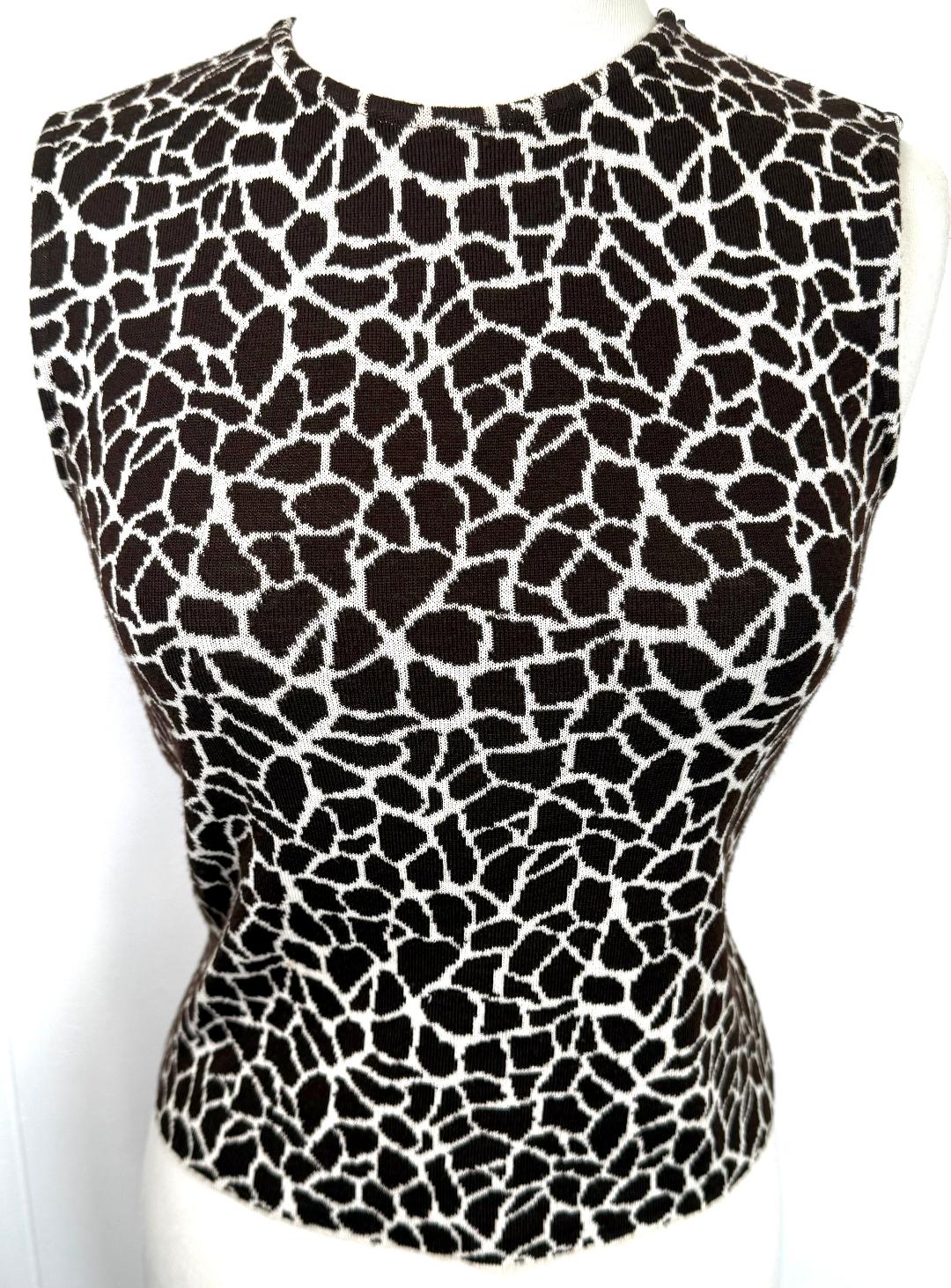 St. John Wool Blend Knit Brown and White Print Jacket & Top Set – Gold Trim & Logo Zipper Detail – Size 2 / P