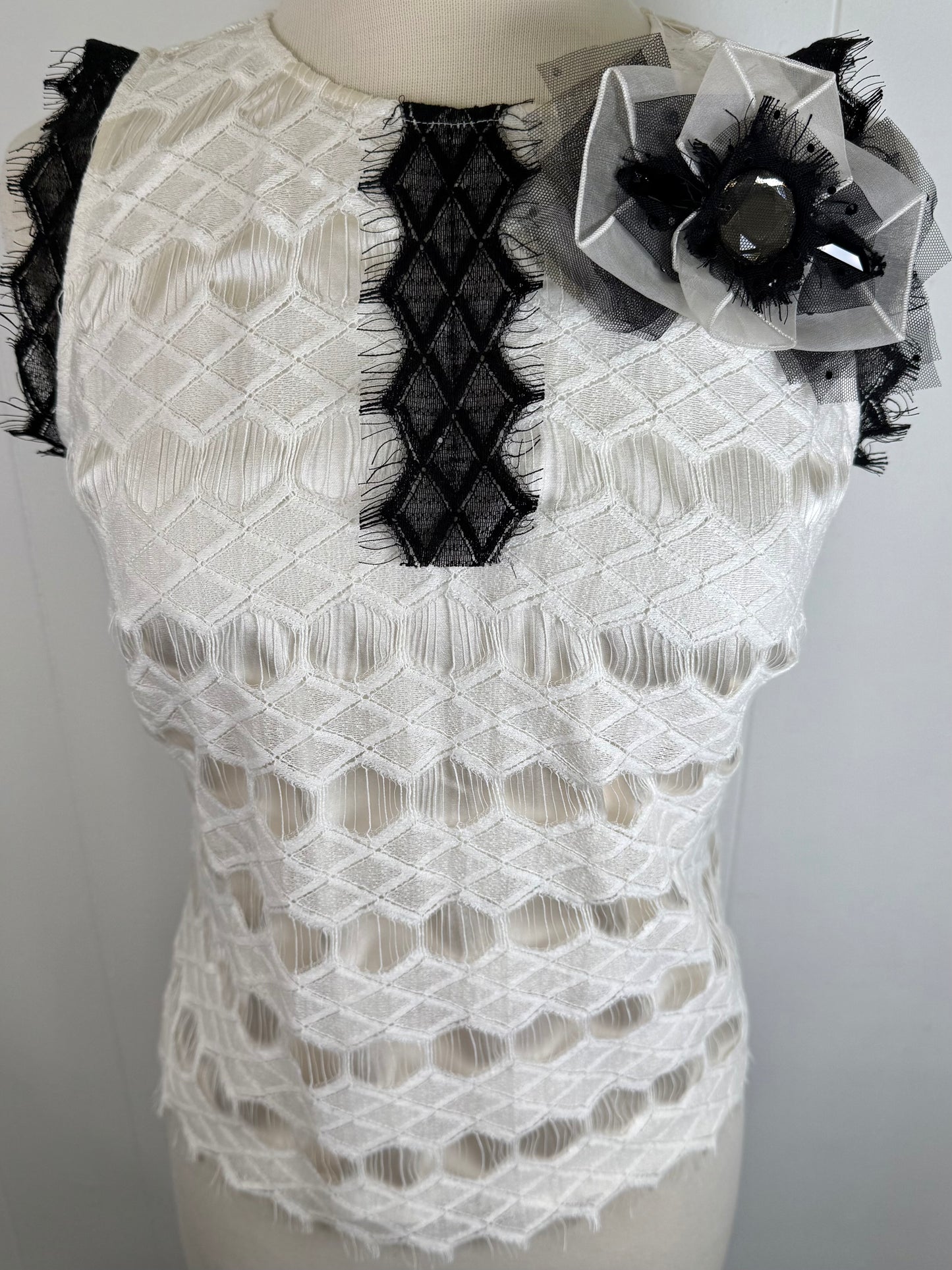 St. John White & Black Sheer Jacket & Top Set – NWT $2,590 – Size 4