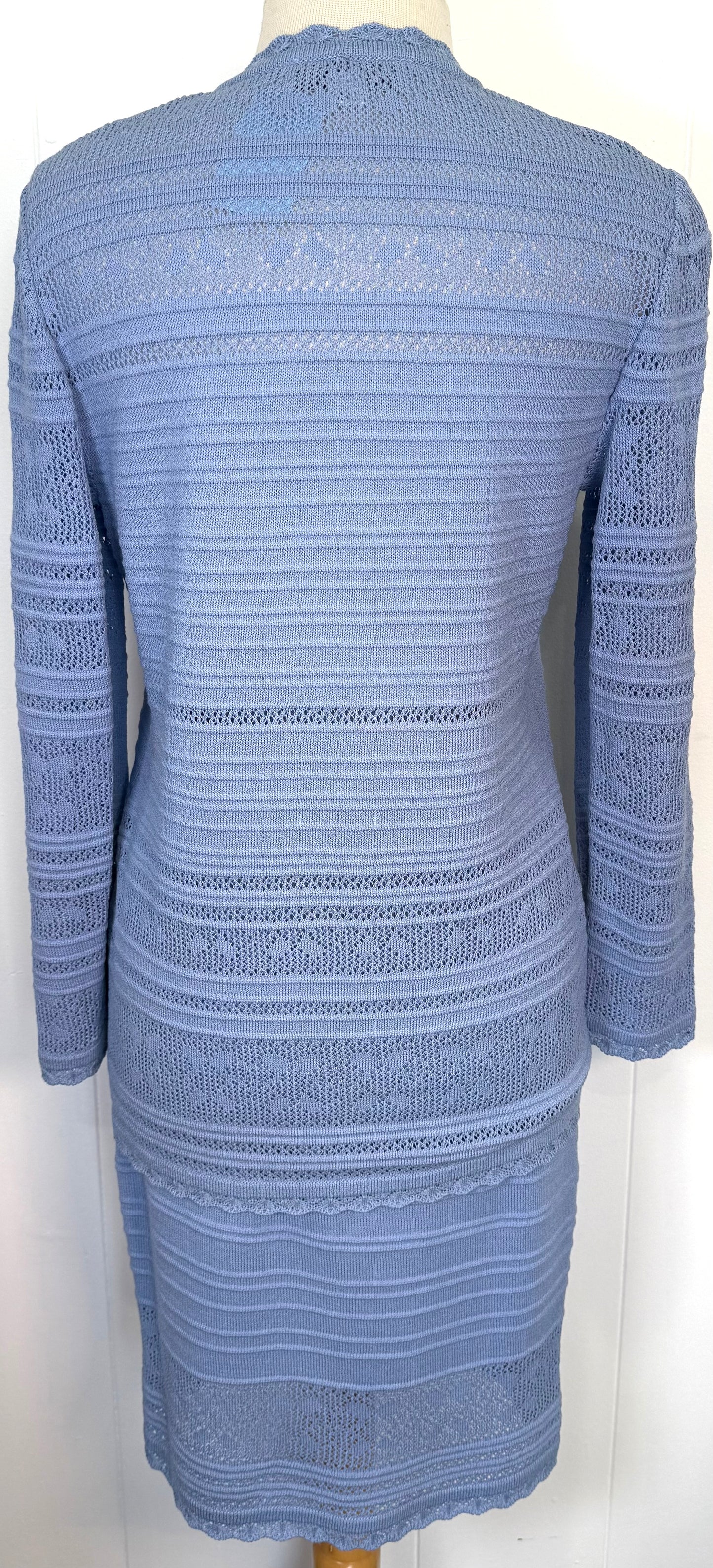 St. John Blue Textured Santana Knit Jacket & Skirt Suit – Gold Pearl Buttons – Size 4