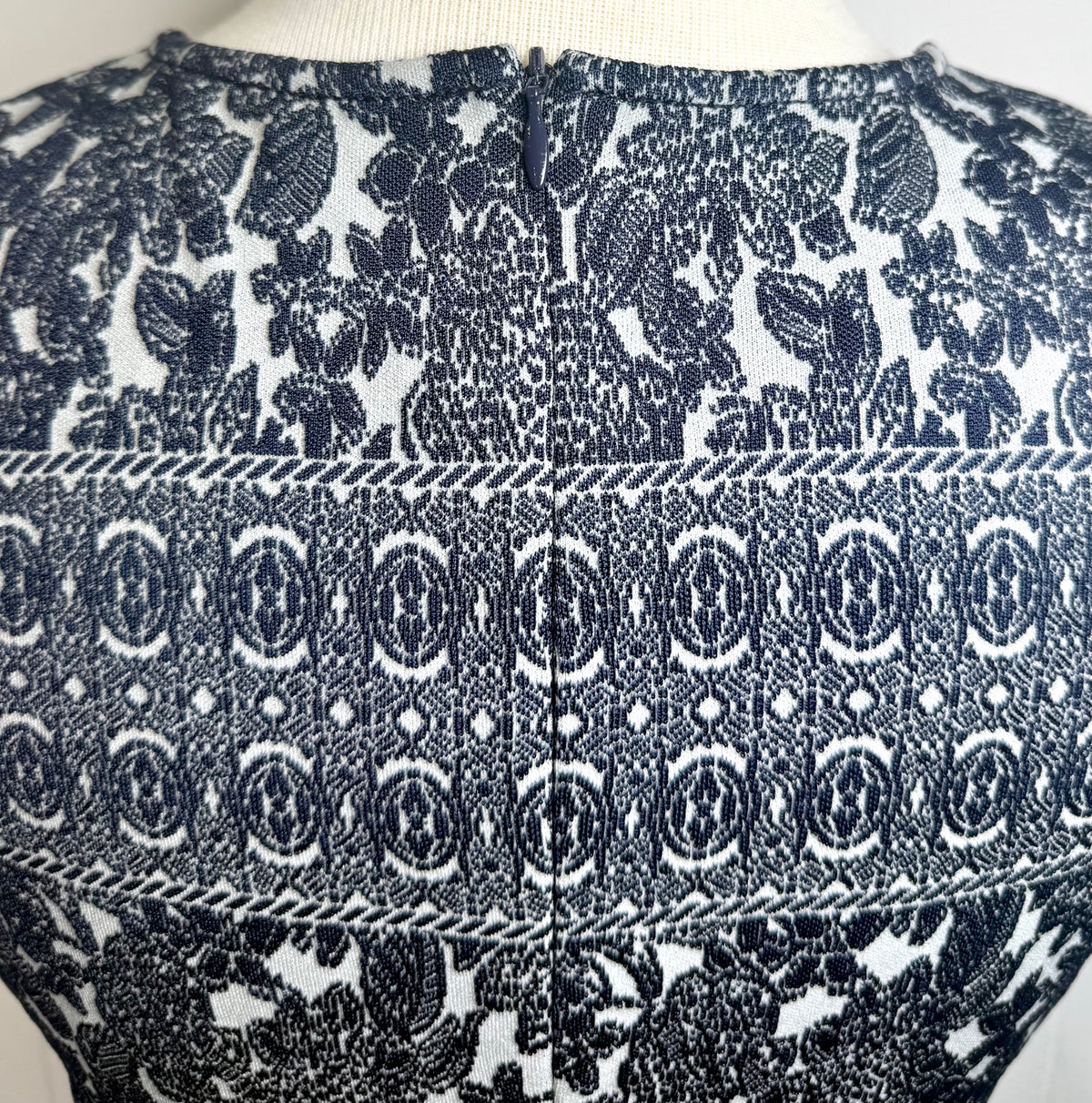 St. John Textured Print Knit Two-Piece Jacket & Dress – Silver & Navy Buttons – Size 6