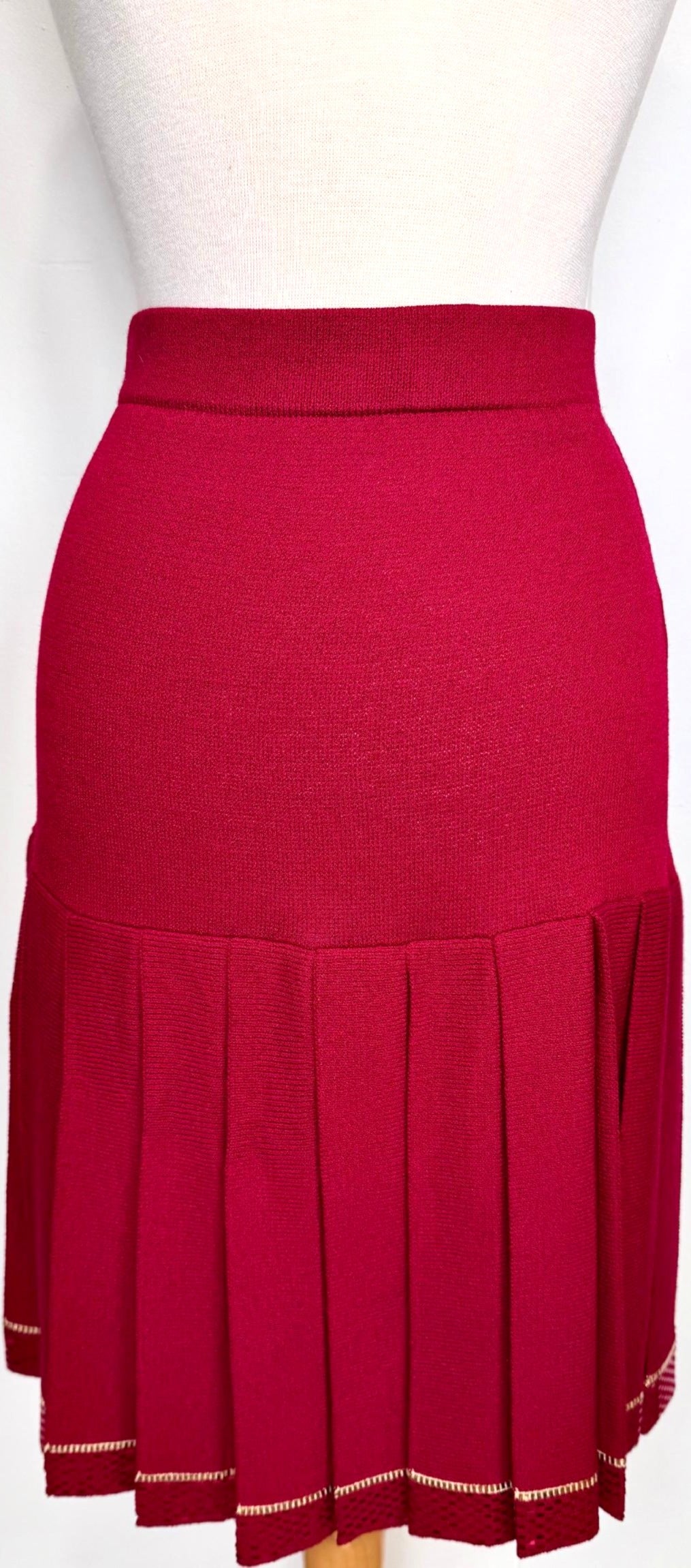 St. John Evening Red Santana Knit Skirt Suit - Gold & Red Paillettes - Size 10