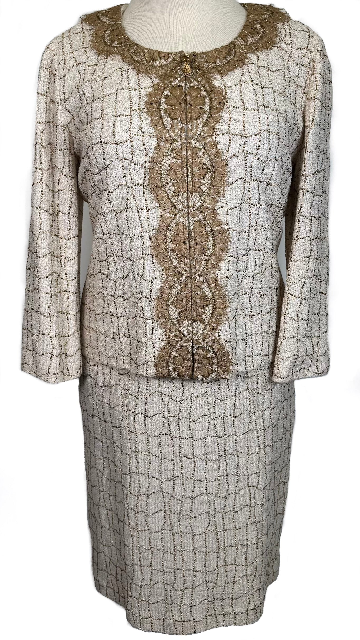 St. John Off-White Textured Knit 2-Piece Suit – Gold Paillettes – Size 14