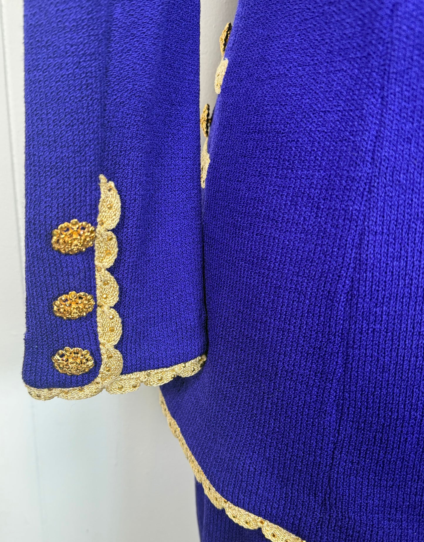 St. John Purple Santana Knit 3-Piece Suit – Gold Crystal Buttons & Paillettes - Size 10